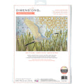 Kryželių rinkinys Dimensions "Egret in Flight" — balta gervė skrieja virš nendrių su auksiniu ornamentu, 14 ct Aida, 35×22 cm