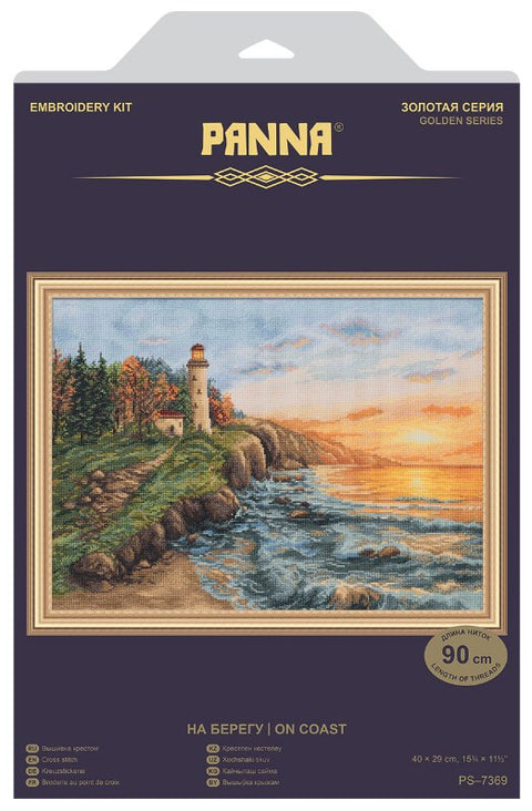 Siuvinėjimo rinkinys Panna "On Coast" — priekinė pakuotė su švyturio saulėlydžio piešiniu, 40×29 cm