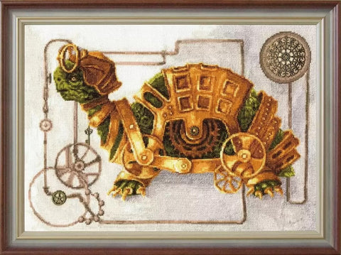 Siuvinėtas paveikslas steampunk vėžlys su auksinėmis detalėmis ir žalios vilnos akcentais, medinis rėmas, horizontali kompozicija skirtas kabinti ant sienos