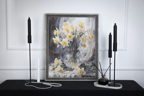 Siuvinėjimo rinkinys kryželiu „Švelnūs narcizai“ natiurmortui, 34,7×44,8 cm