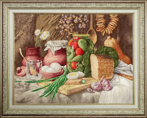 Kryželių rinkinys rėme, 40×30 cm, stalo kompozicija su raugintais pomidorais, duona ir kiaušiniu žemės bei raudonų tonų