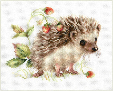 Kryželiu siuvinėjimo rinkinys ežiukas, užbaigtas 20×25 cm dizainas su rusvais spygliais ir raudonomis žemuogių detalėmis