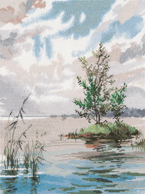 Siuvinys kraštovaizdis, rankinis kryželių darbas 25×30 cm, žalių ir mėlynų atspalvių sala su vandens atspindžiais