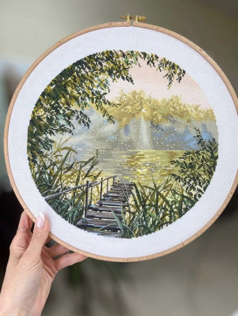 Siuvinėjimo kryželiu rinkinys „Aušros tyla“ 25×25 cm