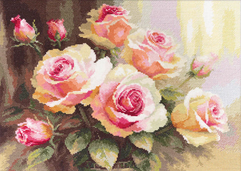 kryželių rinkinys: pastelinių rožių puokštė, ryškios rožinės ir kreminės gijos, dydis ~40×30 cm