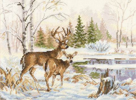 Siuvinėjimo rinkinys elnių pora žieminiame miško peizaže, spalvota kryželių schema 30×40 cm, su tvenkiniu ir beržais