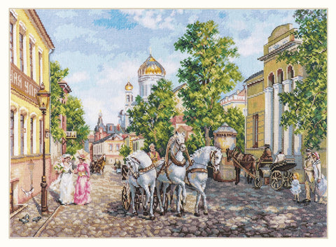 Siuvinėjimo rinkinys klasikinėje miesto scenoje su keturiomis baltais žirgais karieta centre ir detaliais pastatais