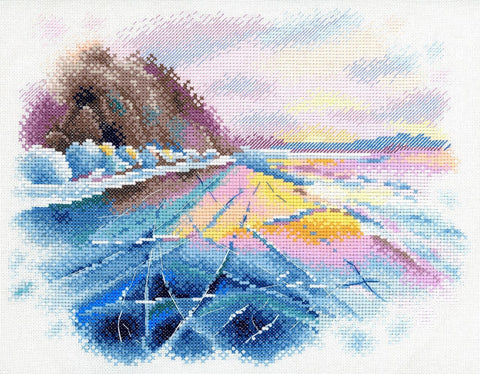 Kryželių rinkinys jūros pakrantė pastelinėmis spalvomis, baigtas 30×40 cm pavyzdys, rodantis smėlio, bangų ir uolos detales