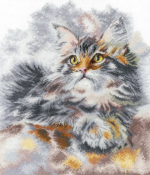 Siuvinėjimo rinkinys katė, pilkšvai rudos ir gelsvos spalvos, 30×40 cm, artimas planas pabrėžia pūkuotą tekstūrą ir smulkias detales