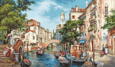 Paveikslas: Venecijos kanalų scena su gondolomis, šiltų tonų drobė 60×40 cm, detalus horizontalaus formato vaizdas