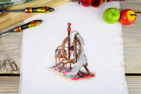 Kryželių siuvinėjimo rinkinys „Verpimo ratelis“ 13×11 cm – pradedantiesiems