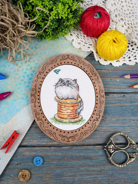 Kryželiu siuvinėjimo rinkinys „Smalsi katė“ miniatiūra 9x6 cm