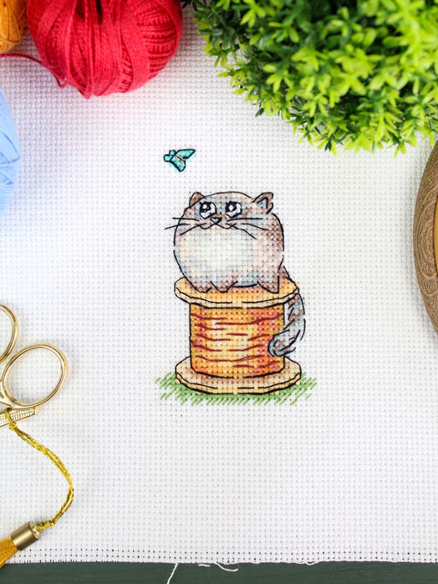 Kryželiu siuvinėjimo rinkinys „Smalsi katė“ miniatiūra 9x6 cm
