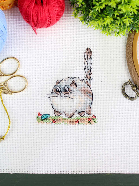 Mini siuvinėjimo rinkinys kryželiu „Atsargiai, katė!“ 9x7 cm