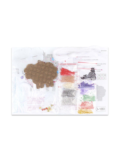 Siuvinėjimo kryželiu rinkinys ant medinio pagrindo „Pasipuošusi avytė“ 6x7 cm