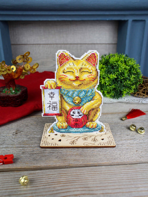 Siuvinėjimo kryželiu rinkinys „Auksinė Maneki-neko katė“ 13x10 cm