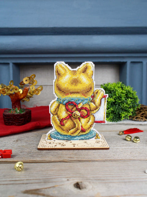 Siuvinėjimo kryželiu rinkinys „Auksinė Maneki-neko katė“ 13x10 cm