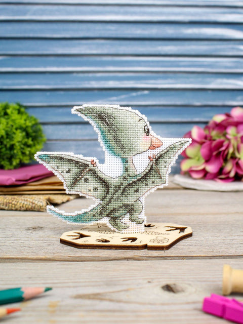 Siuvinėjimo kryželiu rinkinys „Mažasis pterodaktilis“ 10x13 cm