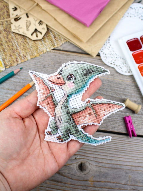Siuvinėjimo kryželiu rinkinys „Mažasis pterodaktilis“ 10x13 cm