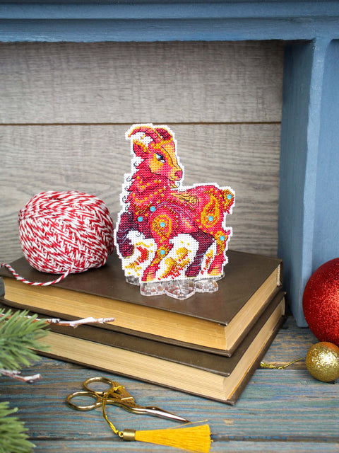 Siuvinėjimo kryželiu rinkinys „Ugningas ožiukas“ 12 x 10 cm su karoliukais