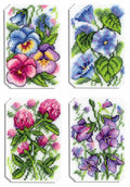 Kryželiu siuvinėjimo rinkinys su keturiomis skirtingų gėlių kortelėmis — margos petunijos, rytinės gėlės, dobilės ir varpeliai