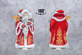 Kalėdų senelis siuvinėta dekoracija raudonu kailiniu ir auksiniais ornamentais, rodoma priekinė ir nugarinė pusės 180°