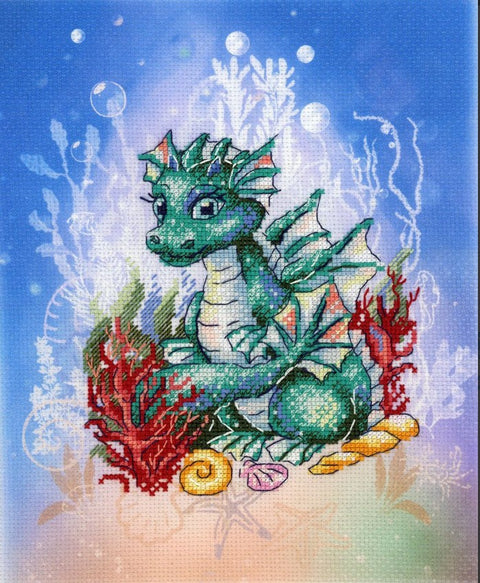 Kryželių rinkinys su žaliu jūriniu drakoniuku, sėdinčiu tarp raudonų koralų, detalus variantas 20×25 cm