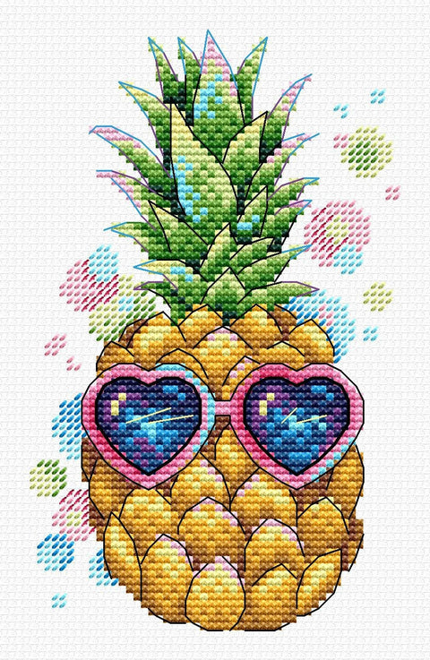 Ananasas siuvinėtas kryžiuku, geltonas su žaliais lapais ir rožiniais širdies formos akiniais — 30×40 cm sienų dekoracija