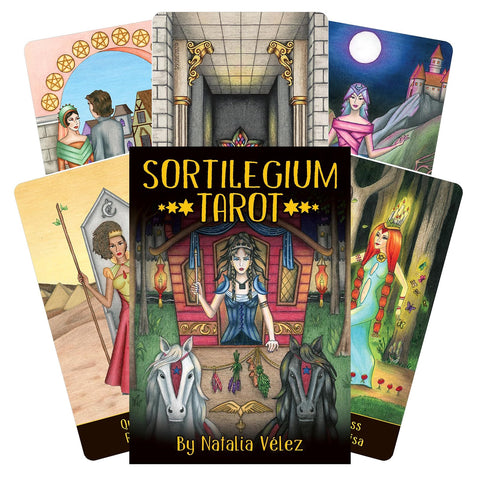 Sortilegium Tarot kortos, Natalia Vélez iliustracijos — spalvotos, fanuotos kortos ir dangtelis matomi iš priekio