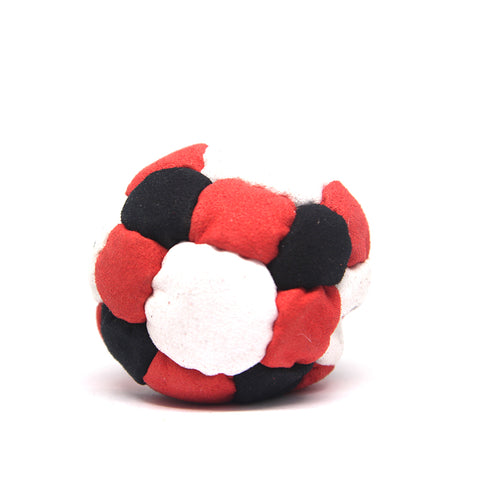 Raudonas spardymo kamuoliukas (footbag) – sintetinis zomšas, smėliu užpildytas, 6 cm | YoYoFactory