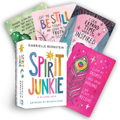 Kortų kaladė Spirit Junkie — 52 spalvingos afirmacijų kortos, elegantiška dėžutė ir rožinė korta su plunksna