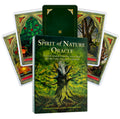 Orakulo kortų rinkinys Spirit of Nature su žalia dėžute, senovinio medžio iliustracija priekyje ir kelios fanuotos kortos fone