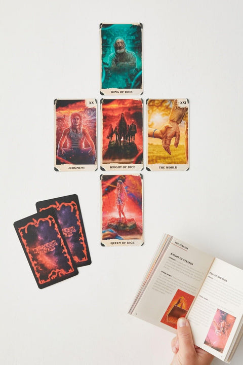 Insight Editions: Stranger Things Taro kortos ir vadovas Insight Editions - HOBI.LT 🇱🇹
