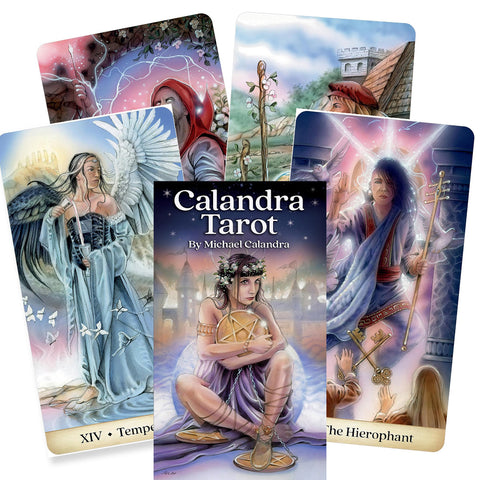Calandra Tarot kortos: dėžutės viršelis su Michael Calandra logotipu ir penkių spalvingų iliustruotų kortų fanuotas pavyzdys