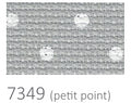 Audinys 7349 petit point pilkos spalvos su smulkiais baltais taškeliais ir ryškia pintine tekstūra artimam rašto vertinimui