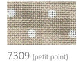 Audinys petit point smulkaus pintinio rašto, šviesiai smėlio spalvos su nedideliais baltais taškeliais, arti fotografuota