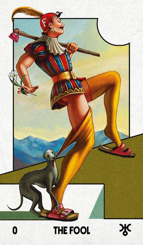 Tarot korta Kvailys su spalvingu renesanso personažu žingsniuojančiu su šuniuku, vertikali iliustracija
