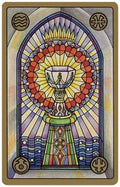 tarot korta vitražinio stiliaus Ace of Cups dizainas su karūna ir spindinčia taurė, geltonai‑violetiniai tonai