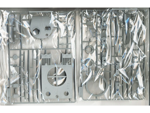 Takom Tiger I vokiečių tankas 3-in-1 plastikinis modelis 1/35