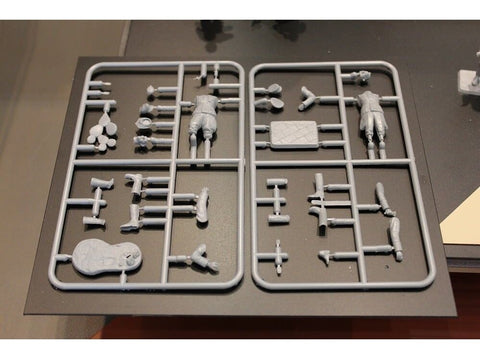 Tamiya 1/35 Vermachto karininkas ir Afrikos korpuso tankistas (2 fig.)