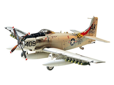 Tamiya Douglas A-1H Skyraider U.S. Navy 1/48 plastikinis lėktuvo modelis