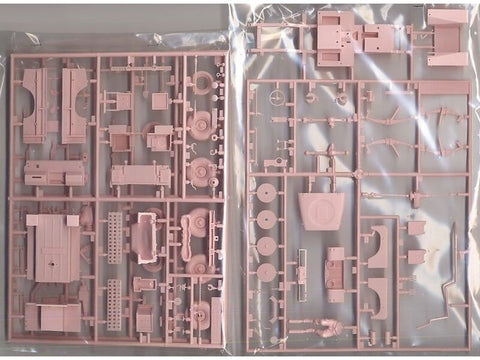 Tamiya SAS Land Rover Pink Panther 1/35 plastikinis modelis