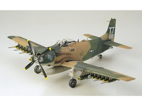 Tamiya Douglas A-1J Skyraider USAF 1/48 surenkamas plastikinis modelis