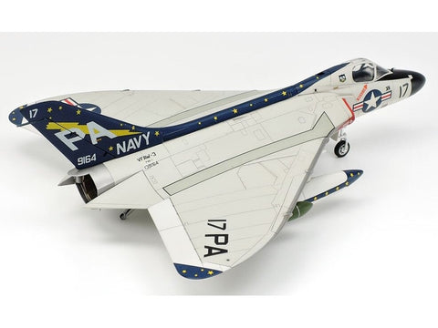 Tamiya Douglas F4D-1 Skyray 1/72 plastikinis lėktuvo modelis (60741)