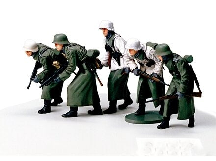 Tamiya Vokietijos šturmo kariai su žiemos ekipuote 1/35 (35256)