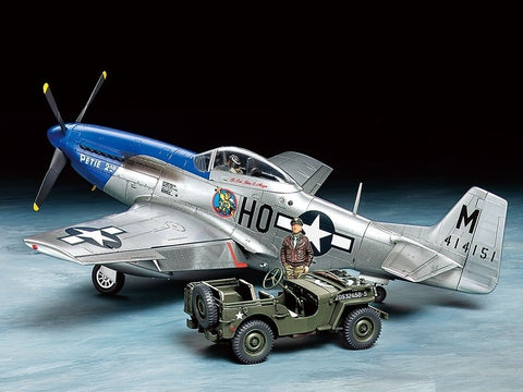 Tamiya P-51D Mustang su 1/4 t 4x4 džipu, 1/48 plastiko rinkinys 25205
