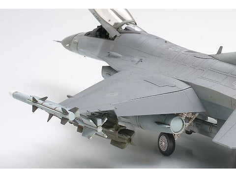 Tamiya F-16C Fighting Falcon ANG 1/48 plastikinis modelis (Block 25/32)