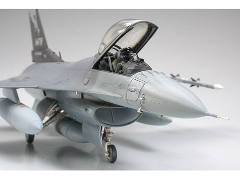Tamiya F-16C Fighting Falcon ANG 1/48 plastikinis modelis (Block 25/32)