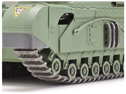 Tamiya Churchill Mk.VII Crocodile britų tankas 1/48 surinkimo rinkinys