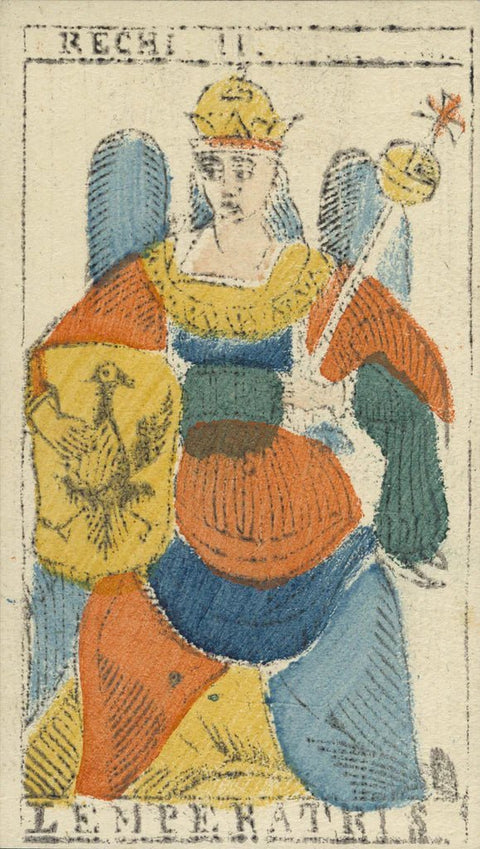 tarot korta – antikvarinė sėdinti karalienė su geltonu erelio skydeliu ir aukso žezlu, mėlyna‑raudona koloristika